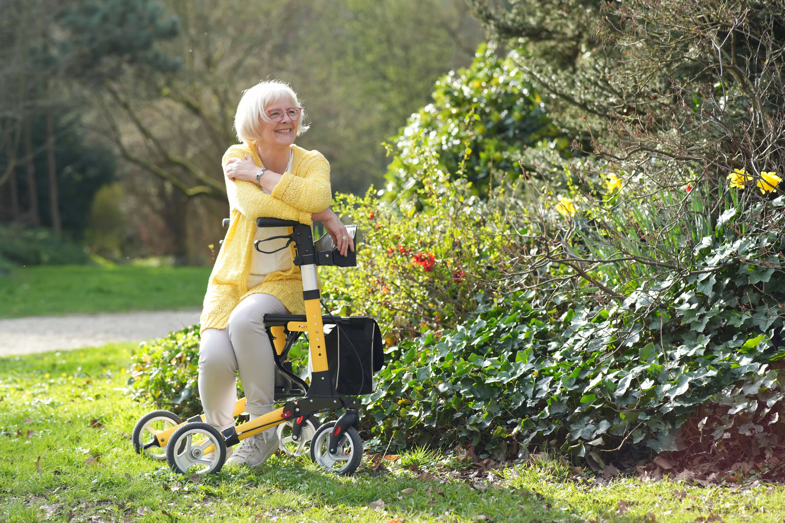 Altern hat Auswirkungen auf den Körper. Eine Lösung ist ein Rollator