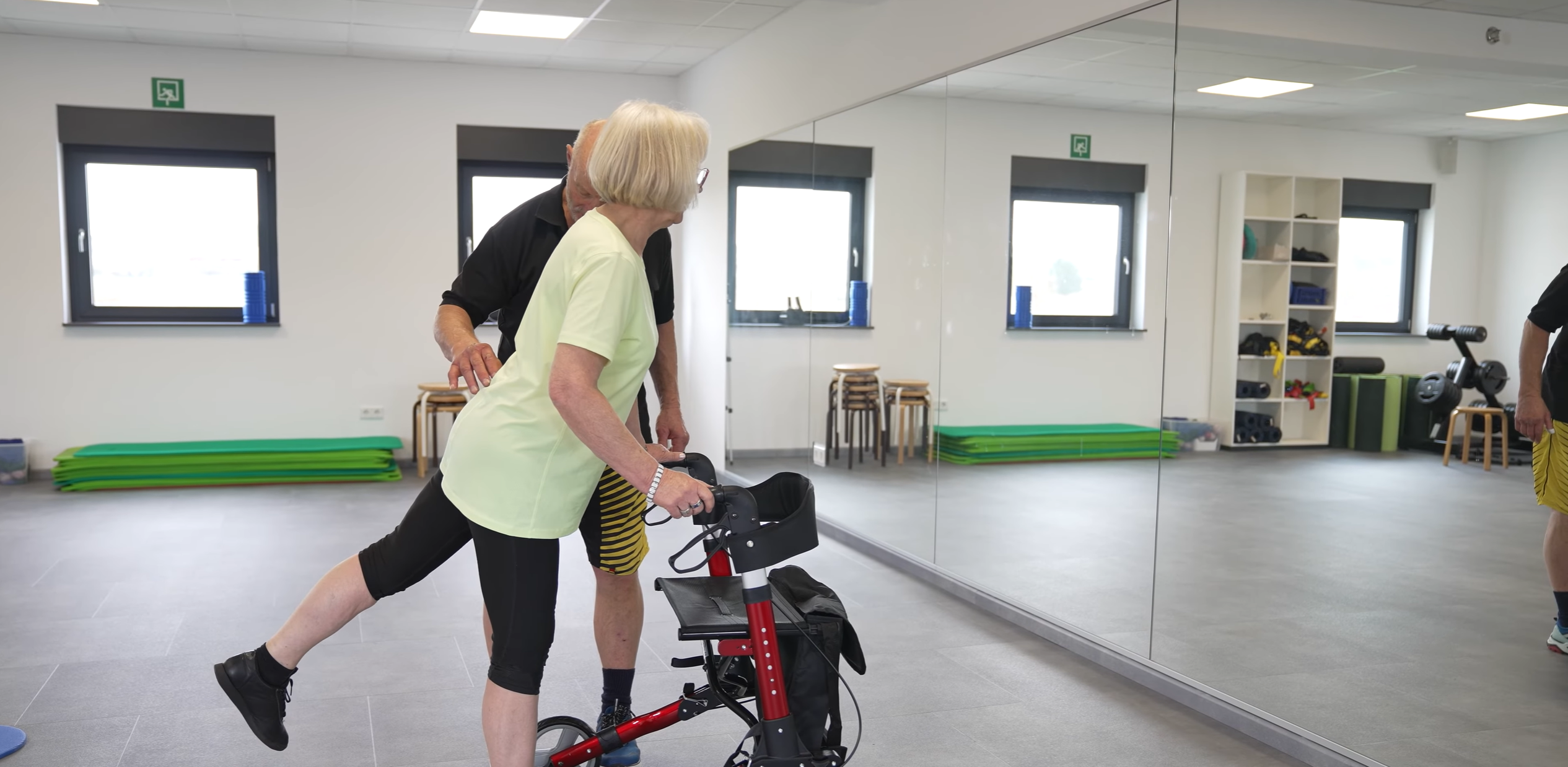Übung mit Rollator
