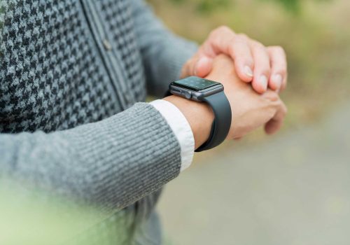 Smartwatch für Senioren: Sicherheit und Gesundheit am Handgelenk