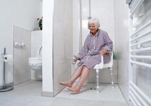 Badhilfen für sicheres Duschen, Baden und Aufstehen